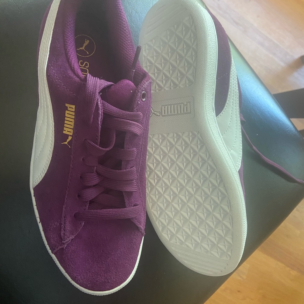 Women’s puma sneakers size 7